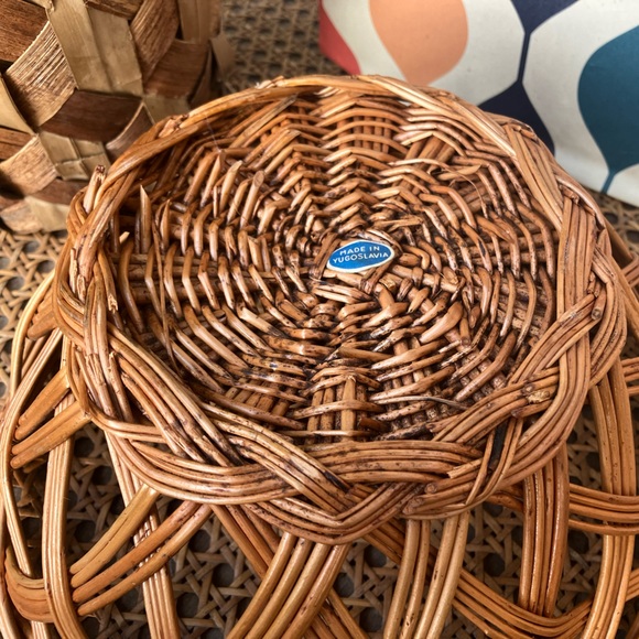 Yugoslavian Tan Woven Whicker Serving/Fruit Basket - Picture 8 of 12